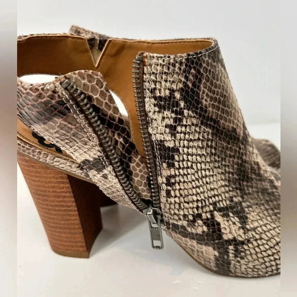 Fergalicious open-toe chunky heel shoe, size 10, faux snakeskin, NEW, Sandals - Picture 5 of 11
